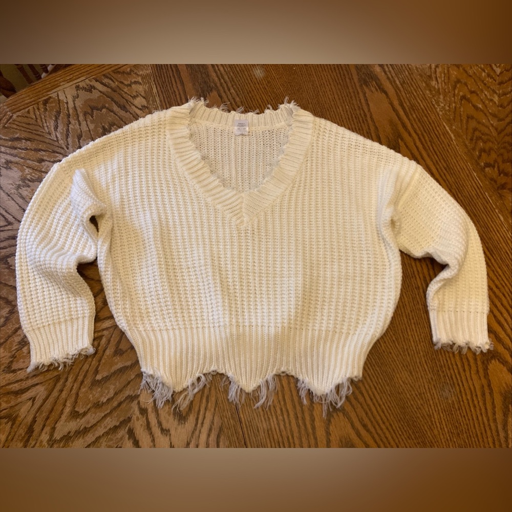 Main Strip Womens 100% Acrylic Pullover Knit White Sweater V-Neck Size Small